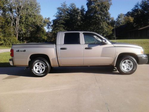 2005 dodge dakota slt qaud cab 4.7l immaculate condition 4wd