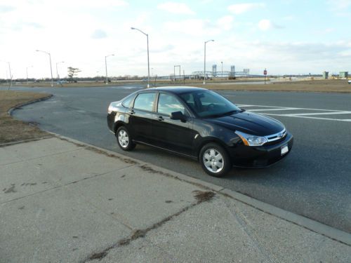 2010 ford focus 4-door, original owner, like new!