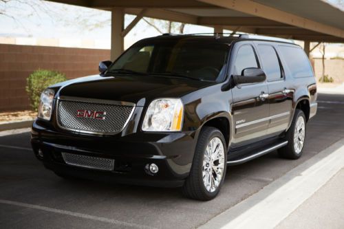 2010 gmc yukon denali - fully loaded and clean