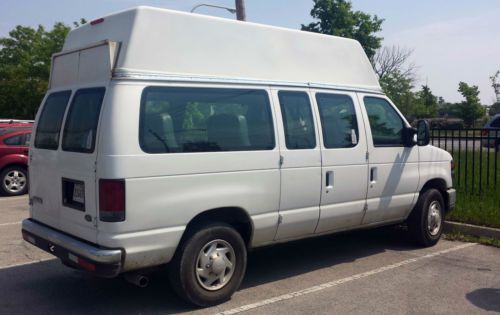 2008 ford e-250 handicap with motorized ramp