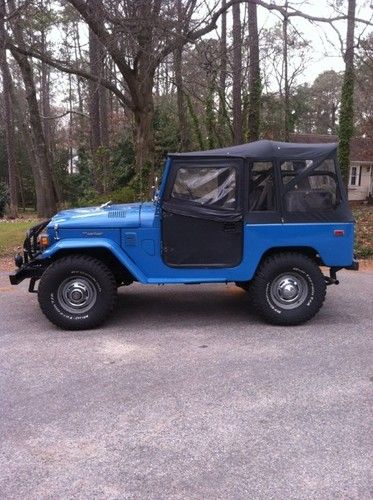 Toyota fj40 landcruiser 4x4 suv blue