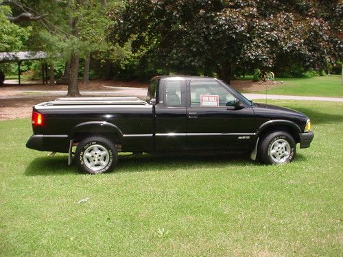 1997 chevy s10 ls ~ 37045 miles ~ 4 wheel drive ~ l@@k