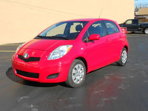 2009 toyota yaris hatchback 4 door