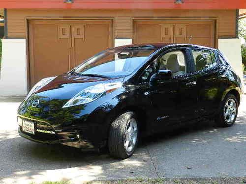 2011 nissan leaf sl hatchback 4-door -- el very low mileage