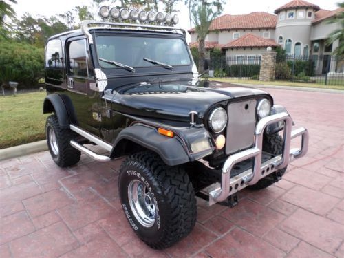 Cj7: 6 cyl, 4 spd, 3&#034; lift, custom bumper, rollbar, roof lightbar, new exhaust!