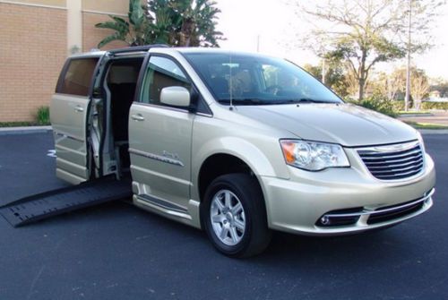 2012 chrysler emc aevit equipped - braun xt wheelchair handicap van