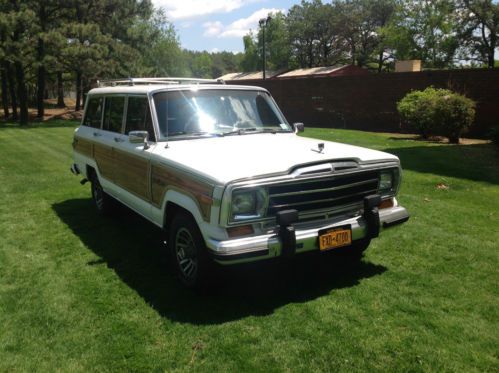 1988 beautiful original shiny white jeep wagoneer with chrome/wood grain trim