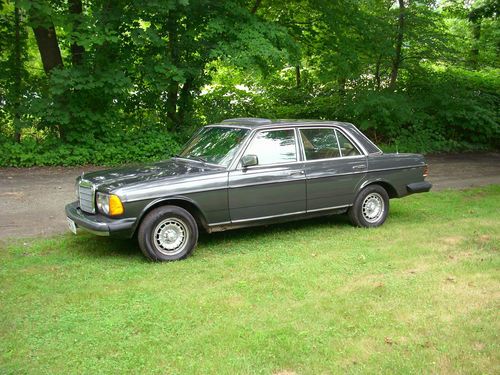 1983 mercedes-benz 300d base sedan 4-door 3.0l