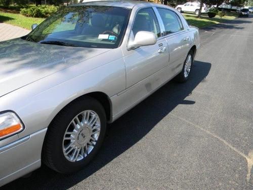 2010 lincoln town car signature limited sedan 4-door 4.6l