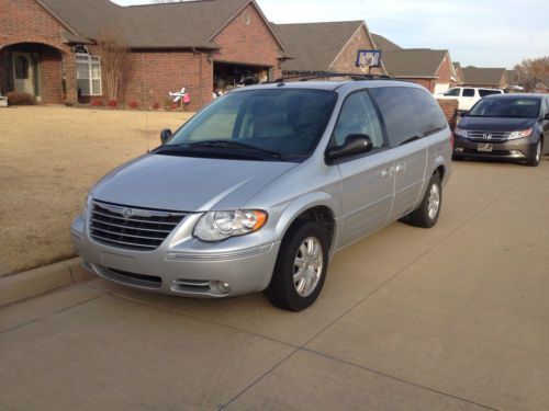 2006 chrysler town and country touring $8,000 obo