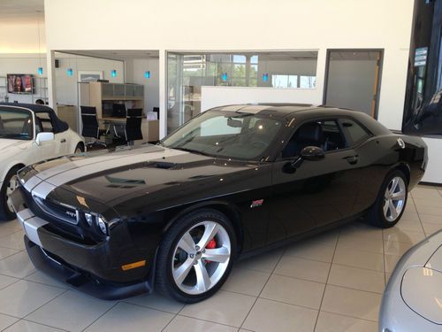 2012 dodge challenger srt8 coupe 2-door 6.4l