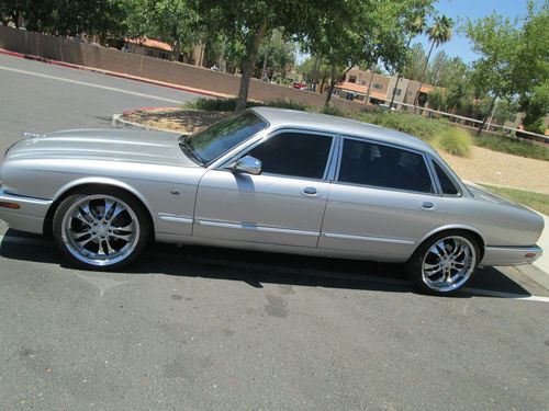 2002 jaguar xj8 vanden plas xj8. 20 inch rims. tons of maintenance records