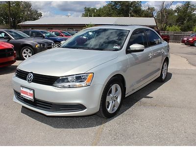 Tdi 2.0l diesel automatic leather sunroof touchscreen radio bluetooth alloys