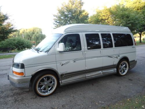 2006 gmc savana explorer 8 doors