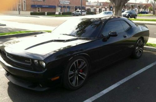 2010 dodge challenger srt8 coupe 2-door 6.1l