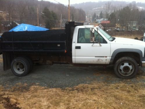 Gmc dump truck- auto gas motor, 2wd, 15,000lbs gw, 27,000lbs combo wt. 94,000 mi