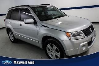 08 suzuki grand vitara luxury, sunroof, comfortable leather seats, we finance!