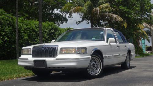 1995 lincoln town car signature sedan 4-door 4.6l low miles clean car !!!1