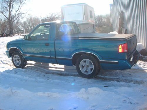 1995 chevrolet s10 ls extended cab pickup 2-door 4.3l