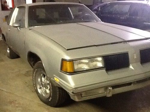 1986 oldsmobile cutlass body - no engine, no trans