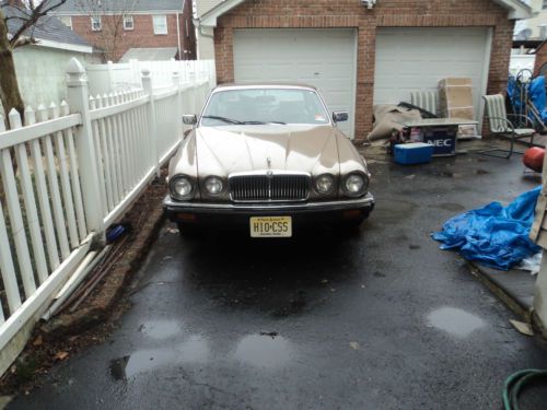 Jaguar xj6 vanderbilt sedan