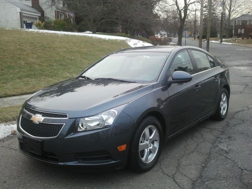 **** no reserve **** 2013 chevrolet cruz lt **** 1,700 miles only *** great mpg