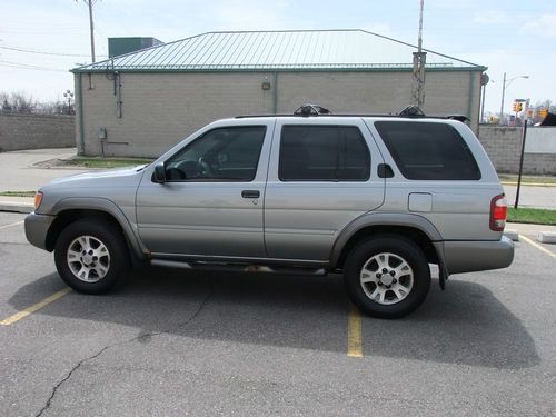 2000 nissan pathfinder se 4 x 4 sport utility 197,424 miles  ** drives great **