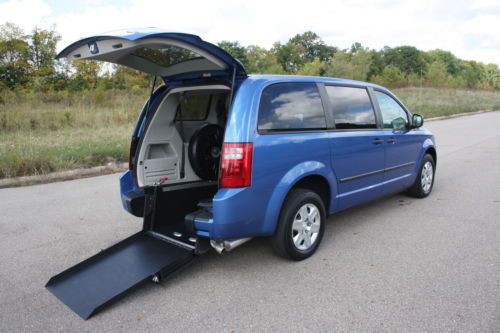 2008 dodge grand caravan se handicap accessible wheelchair van