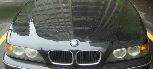 Car bmw 528i, 2,000 black color automatic 4d, 160,000m