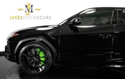 2021 lamborghini urus *only 1900 miles* *4-seat configuration* *1-owner*