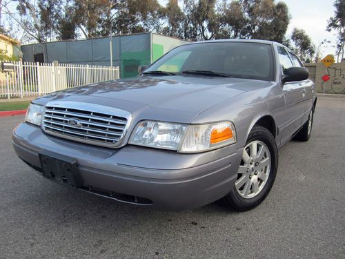 2006 ford crown victoria lx sedan - excellent running conditions/shape