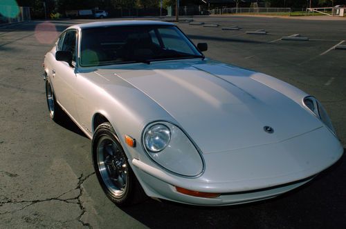 Beautiful 1971 datsun 240z g-nose