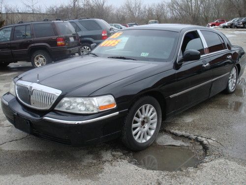 2005 lincoln town car executive sedan 4-door 4.6l