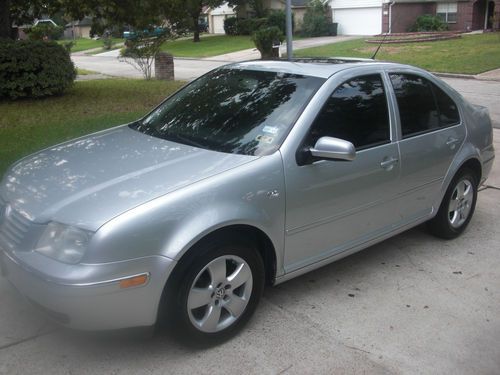 2005 volkswagen. jetta jgs white.