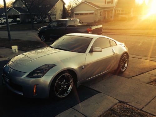 2004 nissan 350z base coupe 2-door 3.5l