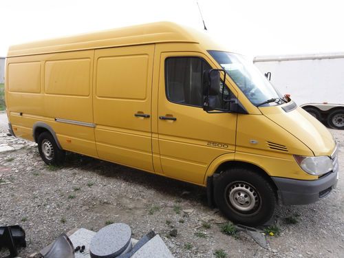 '2005 dodge sprinter 2500 149,711 miles 2.7 liters turbo diesel