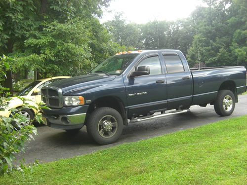 2005 dodge ram 2500 5.7 liter  8 foot bed nice!!!