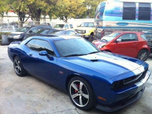 2012 dodge challenger srt8 6.4l, salvage, no reserve, runs and drives