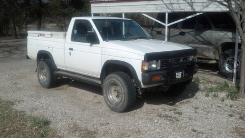 1997 nissan pickup xe standard cab pickup 2-door 2.4l