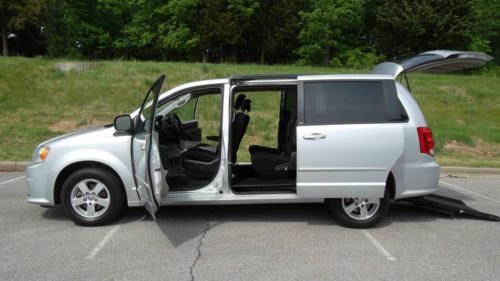 2012 dodge grand caravan sxt wheelchair/handicap rear entry ramp van