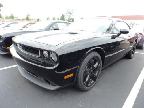 2014 dodge challenger sxt