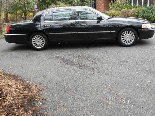 2004 lincoln town car executive l sedan 4-door 4.6l