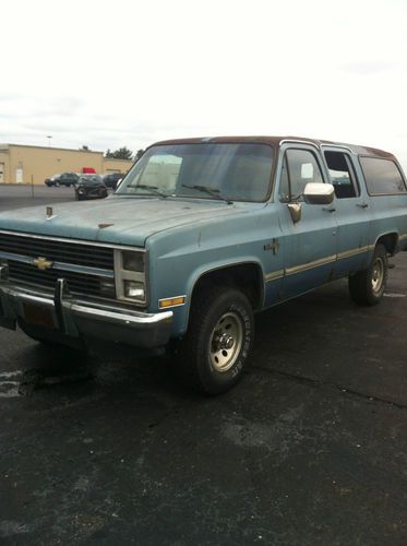 1985 chevy suburban 4x4!!