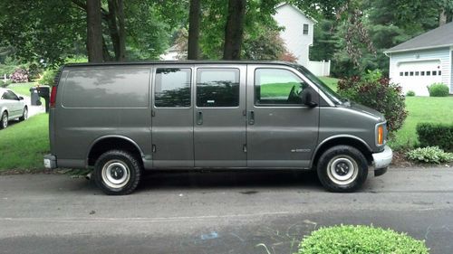 2000 chevrolet express 2500 base extended passenger van 3-door 5.0l