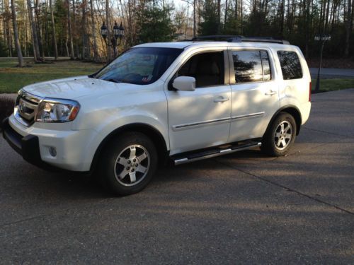 2011 honda pilot touring edition, awd, loaded, low miles, garage kept