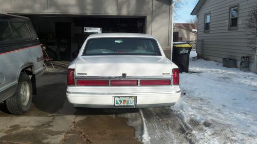 Nice 1997 lincoln town car excutive