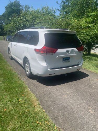 2011 toyota sienna