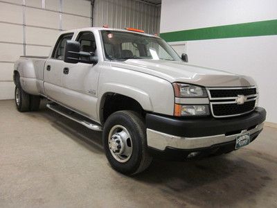 Silver chevrolet silverado 3500 crew cab dually diesel auto 4x4 leather loaded