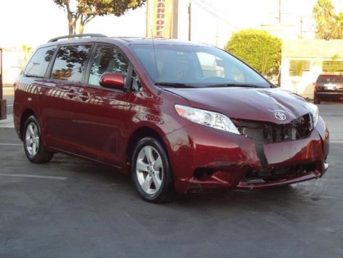 2011 toyota sienna le damaged rebuilder runs! only 25k miles rear view camera!