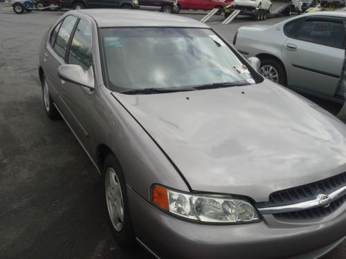 2001 nissan altima xe sedan 4-door 2.4l